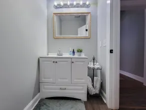 Private Room inside The Cottage on 5th downtown Eastman - Image 3