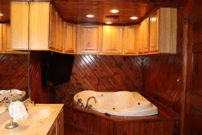 4BR Mountain Retreat • Pool • Ride to Trails - 4BR Mountain Retreat • Pool • Ride to Trails - Image 4