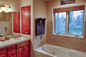 Sommerflucht oder Winterwunderland. Privater Hottub, 1,6 km von der Innenstadt von Whitefish entfernt - Image 3