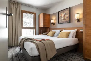 Aesthetic 4-Person Alpine Sanctuary - Image 5