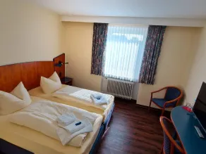 Single Room Shower / WC - Hotel Stadt Daun - Image 3