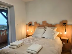 Cozy rental with terrace and private jacuzzi - Image 5