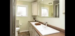 Home on large park like lot. Close to beaches, Prov parks & festival grounds. - Image 2