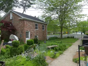 Cozy Urban Loft Near Downtown Frankfort - Image 5