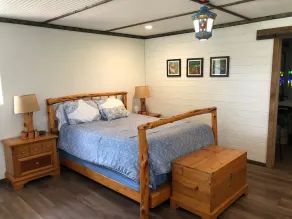 Quiet Studio located on 110 acre ranch with walking trails - Image 4