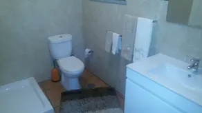 Ideal für Familien mit Kindern, hat viel Platz zum Spielen. Haustiere sind erlaubt - Image 4