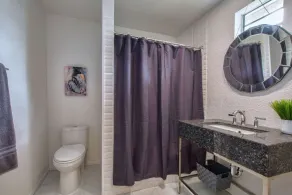 Exklusiva Downtown 3 BED / 2 Bath Home - Image 2