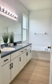 Relaxing 3BED 2BATH POOL Home w. Pond View & HOT TUB - Image 4