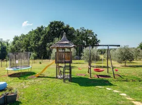 Villa in Srebrnići with Pool near Marea Beach - Image 3
