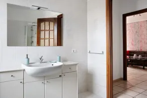 Appartamento 'Casa Vacanze Nada' con terrazza privata, Wi-Fi e aria condizionata - Image 4