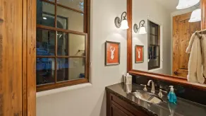 Luxury Ski-In/Ski-Out 4 bedroom Townhome with Private Hot Tub & Heated Garage! - Image 2