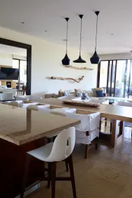 Ne manquez pas cette offre incroyable affaire face à la plage et une vue imprenable + Cook & Maid - Image 4