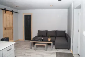 Modern, Secluded separate entrance getaway in Roxborough - Image 4
