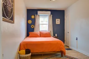 Pet-Friendly Downtown Escape: Fully Fenced Yard, Fire Pit, BBQ & Nintendo Switch - Image 4