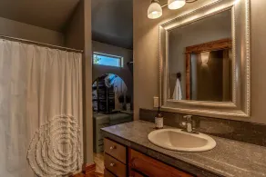Fantastic location,  spacious and beautiful, perfect for groups, hot tub, dog ok - Image 4