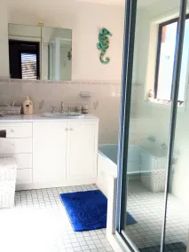 Große schöne Beachy Pet freundliche Unterkunft, Spielzimmer mit Bad. - Image 5
