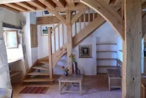 Una casa rural tranquila y confortable en un pueblo medieval en Borgoña - Image 2