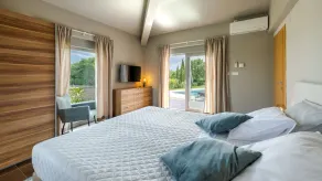 Luxurious Contemporary Villa, large pool heated 28° - green views - Image 5