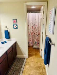 Tranquil Lakeside Country Getaway!- Pet Friendly - Image 3