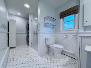 Beachfront home. 3+bedrooms & 2 baths. Steps from Colt State Park/Bristol Beach - Image 4