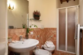 Legnaia countryside luxury property, shared pool, ideal base to discover Tuscany - Image 3