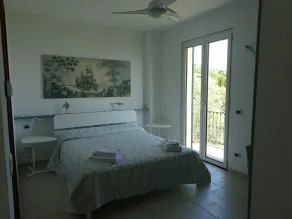 Maiso house nestled between the sea and olive trees - Image 4