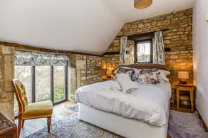 Converted Stable Barn sleeping 6 people in 3 bedrooms. - Image 5