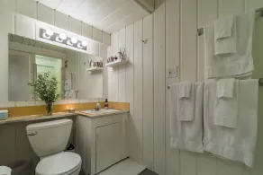 This house is a 5 bedroom(s), 3 bathrooms, located in Eugene, OR. - Image 2
