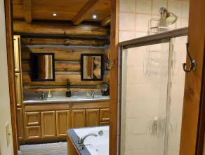 Secluded Cabin in the Woods of Pennsylvania - Image 3