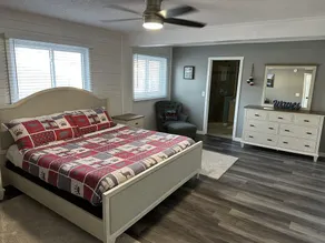 Private beach/Lakefront Getaway on Lake Camelot - Image 4