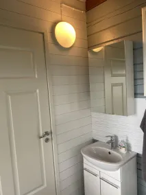 Casa de madera finlandesa en medio de la naturaleza en una isla privada - Image 4