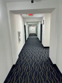 Lakeside Inn and Suites - Image 5
