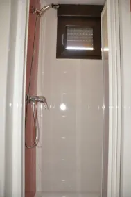 COMPLETELY RENOVATED HOUSE WITH FREE WIFI - Image 4
