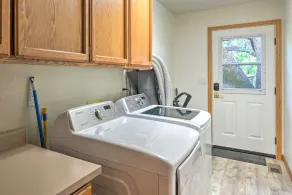 10 Acres w/ Stunning Views: Apple Hill Home! - Image 2