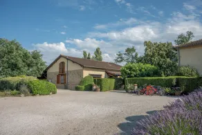 Spacious villa with large pool in quiet location with views. - Image 2