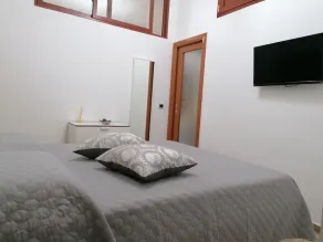 Romantic cottage in the heart of the historic center of Bari - Image 4