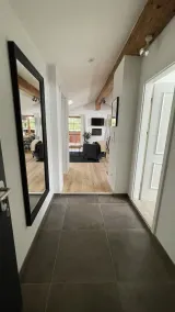 Wundervolle Dachgeschosswohnung mit Balkon und Blick ins Grüne - Image 2