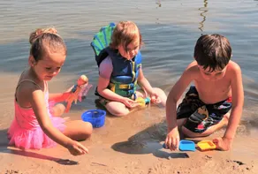 NEW CABIN W/LAKE VIEW! 2PersonJacuzzi.GasFireplace.Beach.Patio.Wifi.Kayaks.Canoe - Image 5