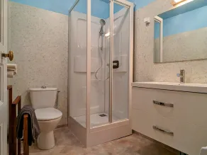 Charming House with Terrace, Enclosed Yard, WiFi, Near Leisure Activities, Sleeps 6 - Image 3