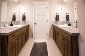 Nouvelle maison luxueuse de 5 chambres avec bain à remous privé - Image 5