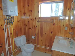 Geräumiges Cottage mit 3 Schlafzimmern und Blick auf das Wasser # 11 - Image 2