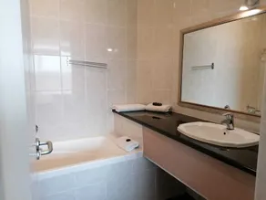 Leisure Bay Beachfront Apartment, Pool, Milnerton - Image 2