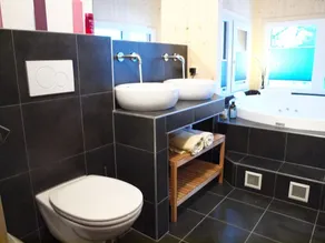 Moradia real com spa em casa e espaçosa sala de estar, casa de banho separada - Image 5