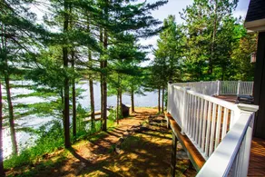Luxury Cottage Living on the Lake in Muskoka - Image 4