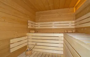 Chalet, à 200m des pistes de ski, piscine, sauna, balcon, cheminée ou poêle à bois, parking - Image 2