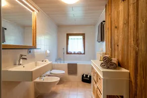 Chalet 'Kasern' con vista sulle montagne, terrazza privata e Wi-Fi - Image 3