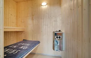 6 Bedroom Accommodation in Vejby - Image 3