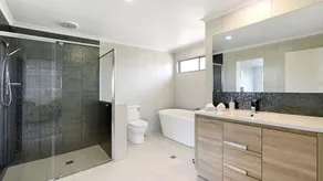 Coral Waterfront, Broadbeach - Image 2