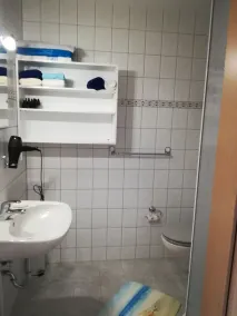 novo apartamento aconchegante centralmente e tranquilamente localizado; Feira em cerca de 25 minutos alcançáveis - Image 4