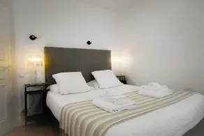 Superb one-bedroom apartment with terrace, fenced garden and shared pool - Image 3